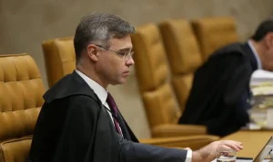 Mendonça Libera Sigilo de 39 Processos no STF: Investigação sobre Filme de Bolsonaro e Caso Ciro Nogueira Detalhada