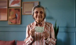 Campanha Movimento Voto 70+ Alerta: Idosos Têm até 14/08 para Solicitar Transporte Gratuito para Votar