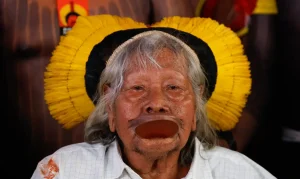 Cacique Raoni, Ícone Indígena de 94 Anos, Recebe Cuidados Paliativos para Câncer Digestivo no Mato Grosso