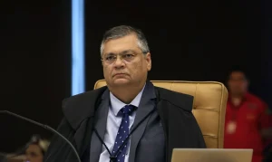 Dino exige explicações sobre elo entre Banco Master, instituto de Mendonça e contratos em SP