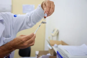 Vacina Pneumo 20 Ampliada: Idosos com 85+ Agora Podem Se Proteger Contra Pneumonia e Meningite no Brasil