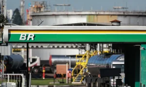 Petrobras Aumenta Preço do Diesel na Refinaria, Mas Subsídio Garante Preço Final Estável Para Consumidor
