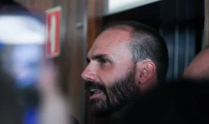 Eduardo Bolsonaro é mantido condenado pelo STF em caso de “tarifaço” contra exportações brasileiras