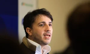 Renan Santos propõe fim do Bolsa Família e cortes em Previdência, Saúde e Educação em plano de governo