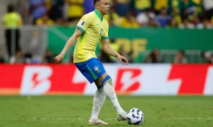 Vanderson é convocado para amistosos da Seleção Brasileira após corte de Wesley; veja os jogos rumo a 2030