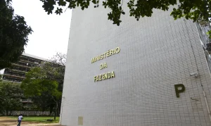 Governo Reduz Previsão de Crescimento do PIB para 2026 e 2027: Juros e Inflação Dificultam Recuperação Econômica
