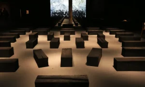 Obra ‘O Barco’ no Sesc Pompeia Revela Cicatrizes do Tráfico de Escravizados e Ecoa Violência Atual