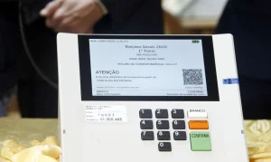 Cientistas Brasileiros Alertam: Interferência Externa e EUA na Mira como Ameaça à Soberania nas Eleições de 2026