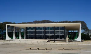 Fachin aciona PGR: Inquéritos do INSS e caso Master sob nova mira e pedidos de soltura em jogo
