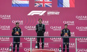 Fórmula 1: George Russell vence GP do Azerbaijão em disputa acirrada com Max Verstappen por apenas 0.1s