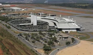 Aeroporto de Confins em BH: Operações Suspensa Sábado (26) por Problema Crítico na Pista, Voos Cancelados Geram Caos