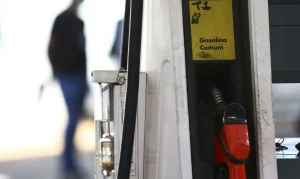 Guerra no Oriente Médio e Alta do Petróleo: Governo Reforça Fiscalização e Subsídio para Conter Preços dos Combustíveis no Brasil
