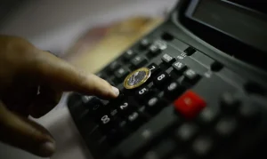 Dívida Pública Federal: Estabilidade em Agosto e O Que Isso Significa Para o Seu Bolso e o Futuro do Brasil