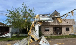 Vendavais e Granizo Devastam SC e RS: 4,8 mil Casas Afetadas, 4 Feridos e Cidades em Alerta