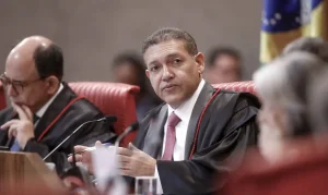 Presidente do TSE, Kassio Nunes Marques, reclama de interferência do STF em decisões da Justiça Eleitoral