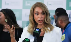Ministro Mendonça libera postagem de Erika Hilton sobre Nossa Senhora Aparecida após polêmica com Flávio Bolsonaro