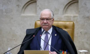 Fachin adia julgamento polêmico sobre postagens de Nossa Senhora no STF, após embate entre ministros