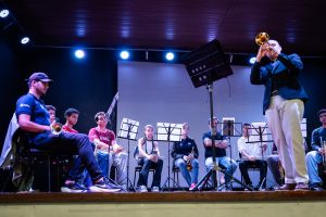 Arujá recebe músico internacional em masterclass inédita com a Banda Sinfônica Municipal