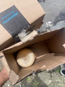 Consumidor adquire celular na plataforma Amazon e recebe pote de maionese no lugar