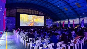 Cinema Inflável reúne cerca de 800 pessoas na primeira noite em Arujá e segue com sessões gratuitas até sábado