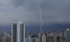 Fim de Semana de Eleições: Chuvas Fortes e Tempestades Ameaçam Votar em Todas as Regiões do Brasil; Veja Alertas de Perigo