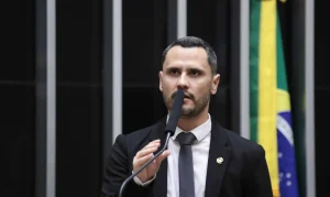 Cleitinho Azevedo é eleito governador de Minas Gerais no 1º turno com 55,41% dos votos válidos, superando expectativas e garantindo a vitória sem segundo turno