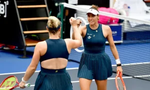 Luisa Stefani e Dabrowski brilham em Pequim: Dupla avança às quartas do WTA 1000 e sonha com título inédito