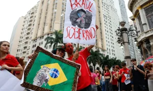 Estudantes no Rio de Janeiro se unem em ato vibrante pela eleição de Lula e em defesa da educação pública