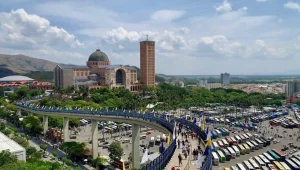 Feriado de 12 de Outubro: Turismo em SP deve R$ 3,59 Bilhões com 3 Milhões de Visitantes e Foco em Fé e Lazer Familiar