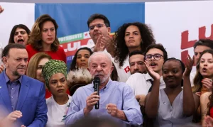 Lula desafia Flávio Bolsonaro a apoiar redução da jornada 6×1 e propõe nova PEC de Segurança Pública