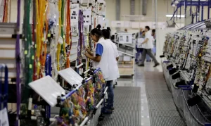 Faturamento da Indústria de Transformação em Queda: Agosto Registra Recuo de 3,5% e Sinaliza Perda de Ritmo