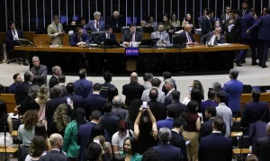 Fim da escala 6×1: Alcolumbre marca para quarta (14) votação no Senado da PEC que garante 2 dias de folga e jornada de 40 horas