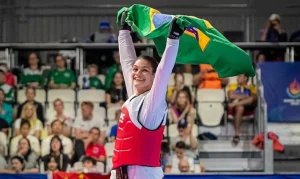 Maria Clara Pacheco é Imbatível: Ouro no Grand Prix de Taekwondo em Paris e Liderança Mundial Reforçada