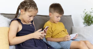 Guia Gratuito da USP Orienta Pais sobre Uso de Telas por Crianças de Até Seis Anos: Um Guia para o Mundo Digital