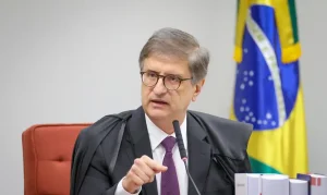 PGR não vê abuso em pedido de André Mendonça para investigar Moraes, Fachin decide destino de investigação