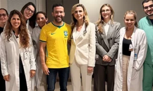 Janones deixa hospital após arritmia cardíaca e promete força máxima em reta final de campanha digital de Lula