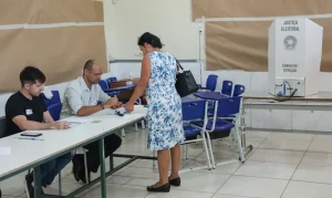Movimento Vovó Vota: Idosas de 70+ Buscam Consciência Cidadã e Combatem Abstenção Eleitoral com Orgulho