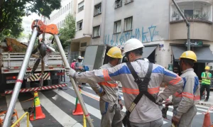 Procon Paulistano aplica multa milionária à Enel por falhas graves no fornecimento de energia em São Paulo