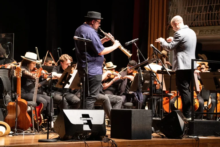 Orquestra Jovem Tom Jobim: Jovens Músicos Brasileiros Conquistam Indicação ao Grammy Latino por Obra Complexa de Hermeto Pascoal