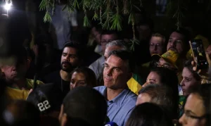 Flávio Bolsonaro impõe condição para liberar sigilos e pede quebra de dados de aliados de Lula; entenda o caso