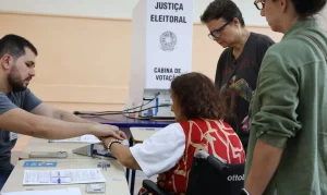 Eleitores 70+ Surpreendem: Voto Facultativo Atrai Mais Idosos e Muda Cenário Eleitoral de 2026