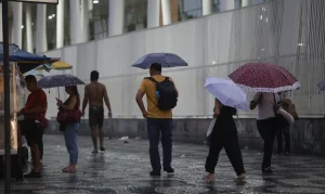 Chuva Forte no Rio de Janeiro no Domingo de Eleições: Previsão Alerta para Pancadas com Raios e Ventos Fortes