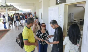 Trabalhador pode sair do serviço para votar sem perder salário: entenda a lei eleitoral e seus direitos