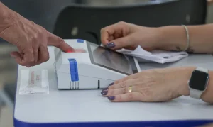 Caos Eleitoral no DF: Urnas Fechadas Antes da Notícia de Prorrogação de Votação Chegar aos Mesários