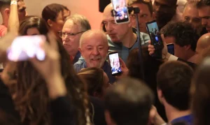 Lula celebra 4ª vitória e promete regulamentar plataformas digitais contra “intromissão externa”: “Vamos ter que regulá-las”