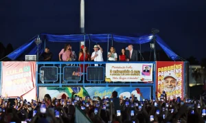 Lula detona Flávio Bolsonaro: ‘Ato vergonhoso’ de quem ‘deve alguma coisa’ e foge para os EUA